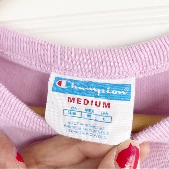 Champion Shirt sleeve Tshirt Size Medium - Picture 4 of 7